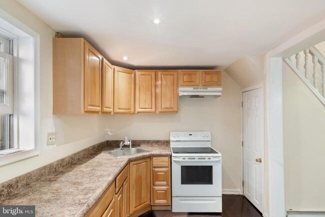 Building Photo - 925 S 46th St