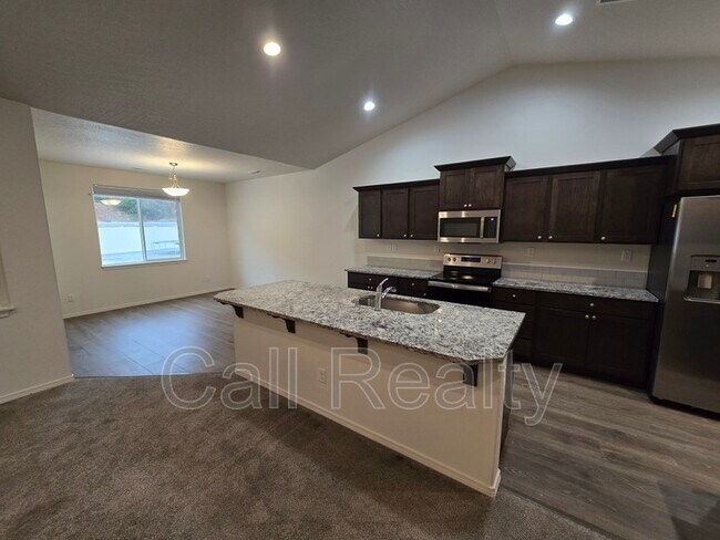 Building Photo - 5609 N Calvin Rd