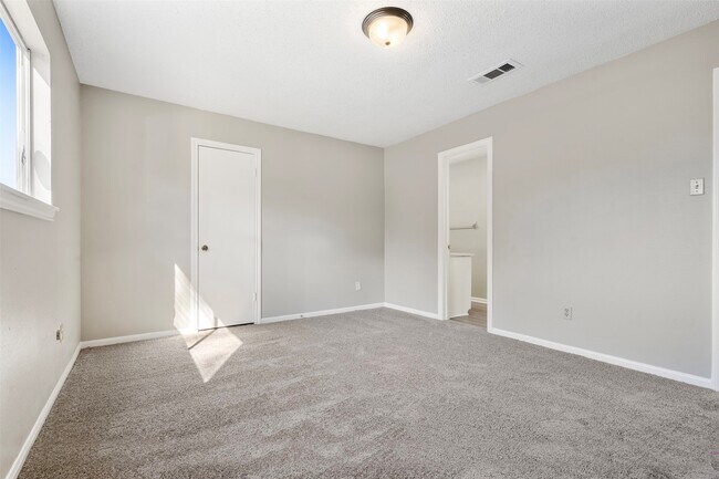 Building Photo - 4106 Cypress Hill Dr