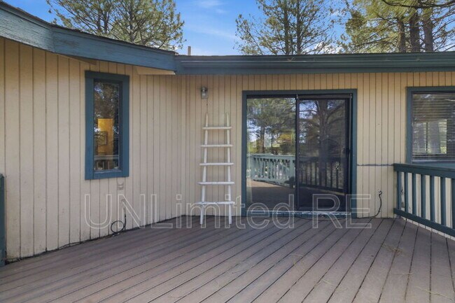 Building Photo - 1410 Inverrary Way
