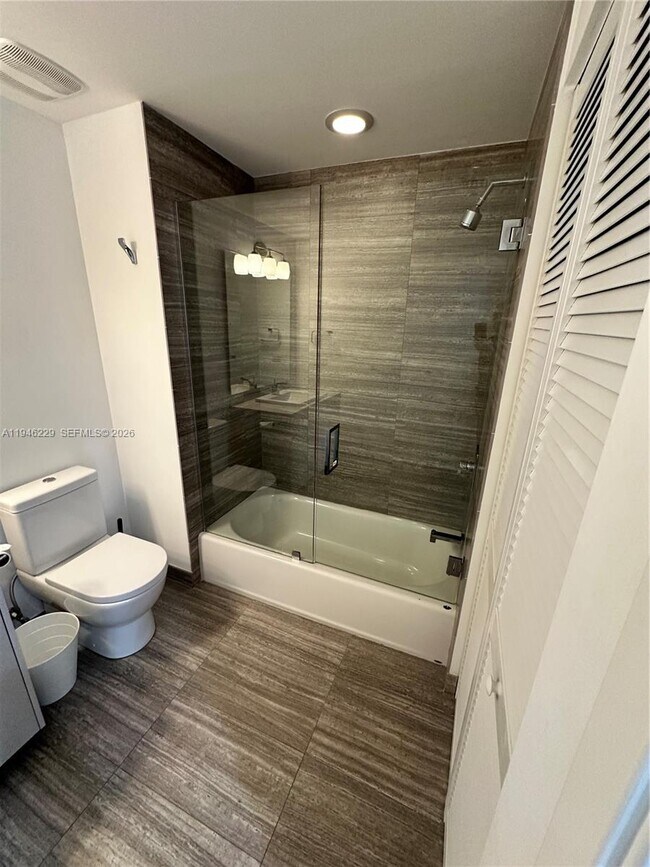 Building Photo - 1010 Brickell Ave