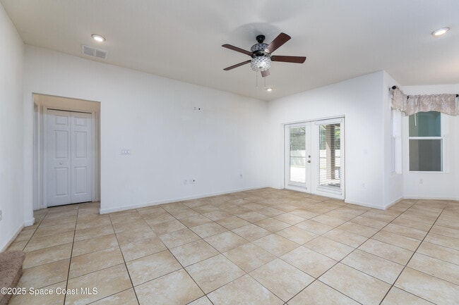 Building Photo - 632 Stonebriar Dr