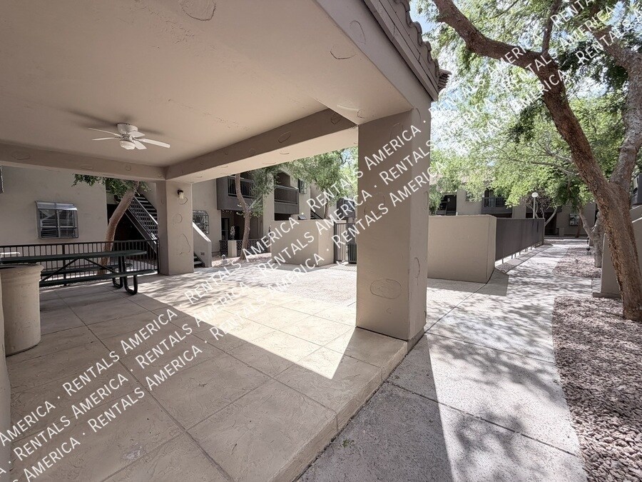 Building Photo - 747 S Ext Rd