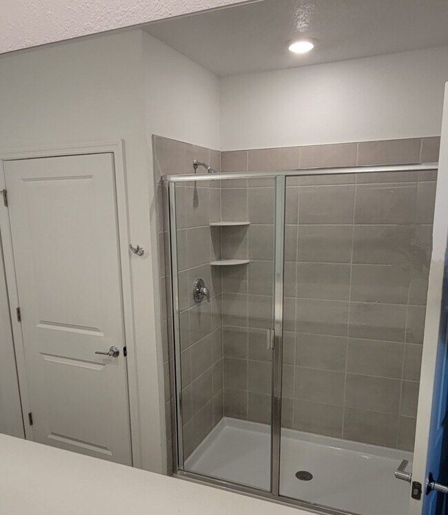 Building Photo - 620 Daring Dr