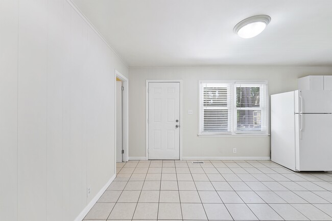 Building Photo - 2808 Bardwell Rd