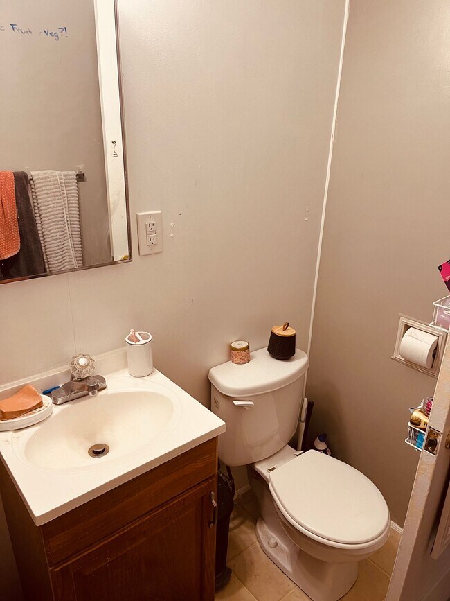 Building Photo - Beautifully Remodeled 2 Bedroom Apartment Across from UNC with In-Unit Laundry & A/C