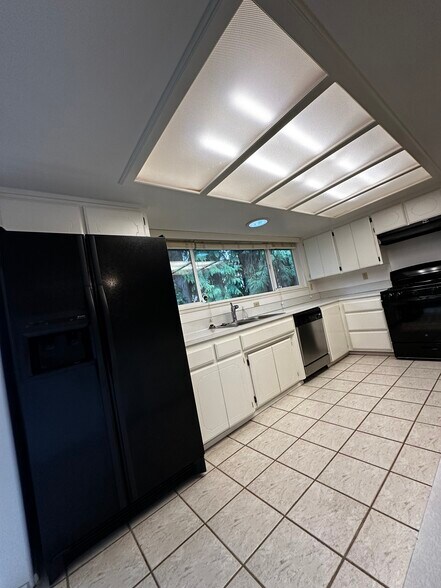 Building Photo - 515 16th Ave SE