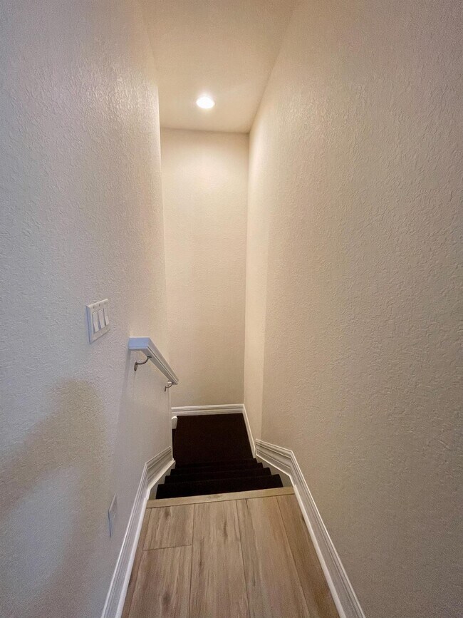 Building Photo - 10132 Eagle Creek Center Blvd