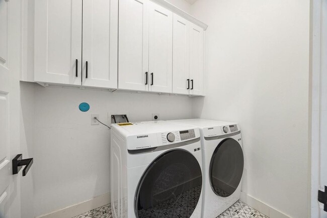 Building Photo - 518 E 40th St
