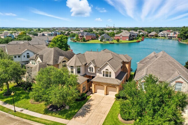 Building Photo - 5934 Stratford Gardens Dr