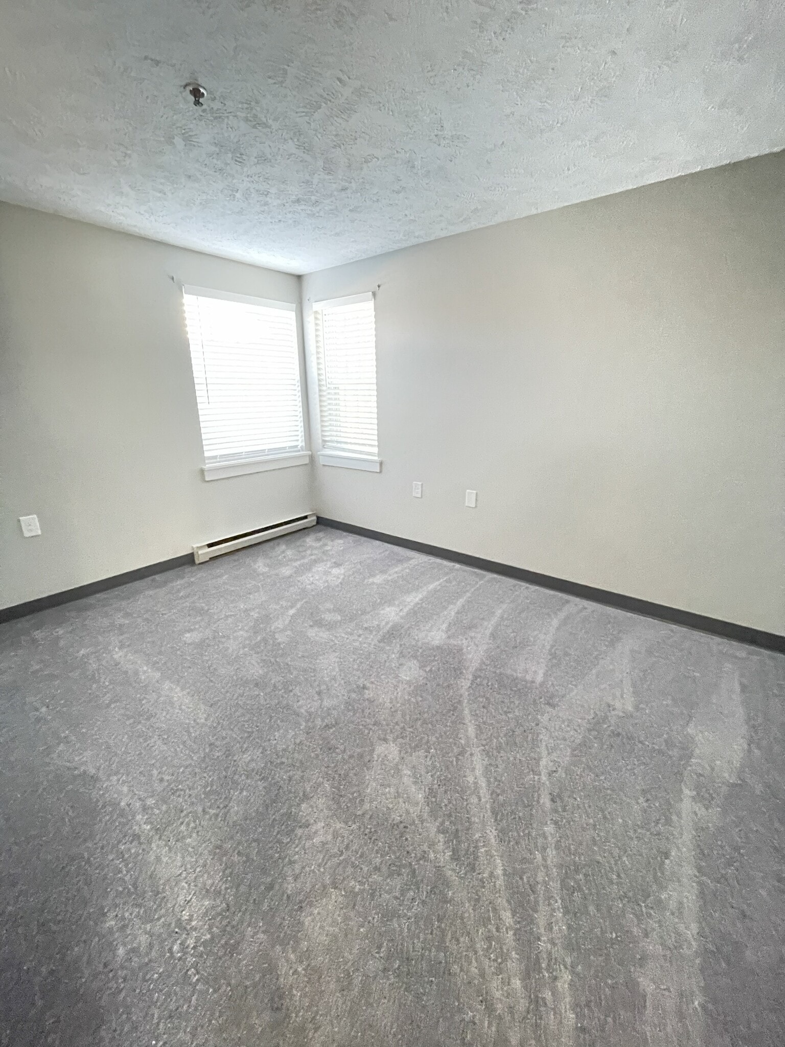 Building Photo - 6 Pin Oak Dr