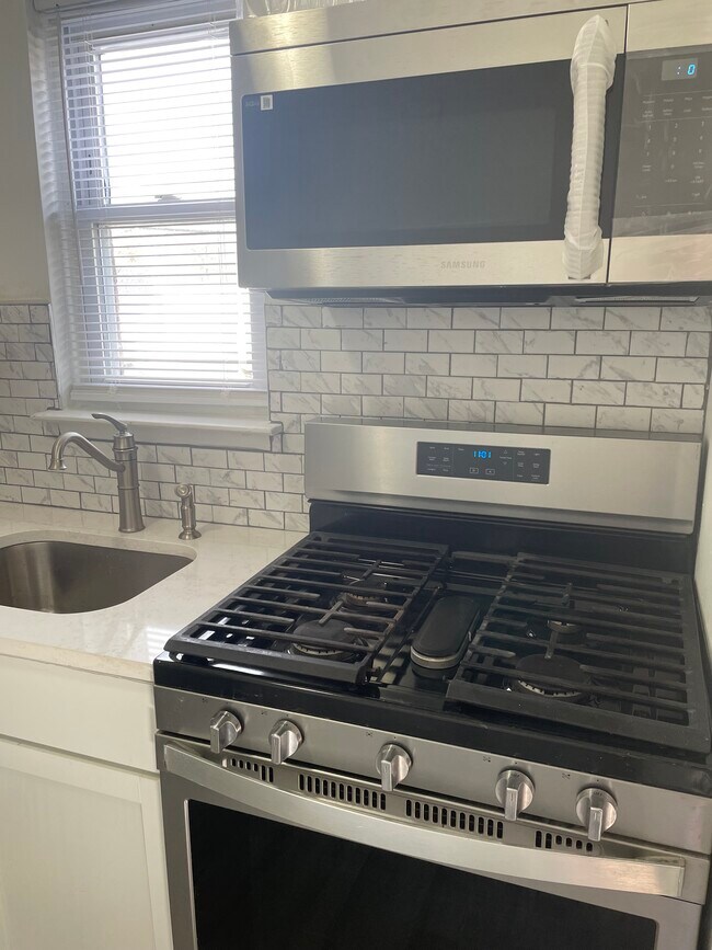 Building Photo - 111 Lorraine Ave