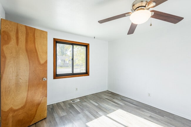 Building Photo - 924 E Georgia Ave