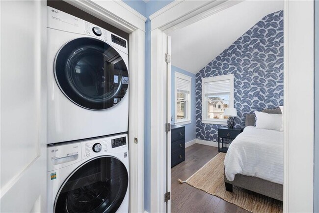 Building Photo - 14 E Pointe Ln