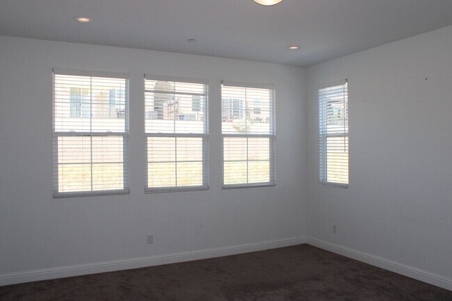 Building Photo - 1345 Orchid Ct