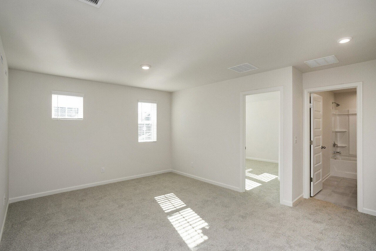 Building Photo - 5370 Bellflower Hls