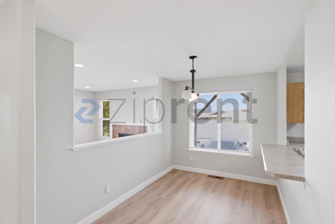 Building Photo - 2124 E 20th St