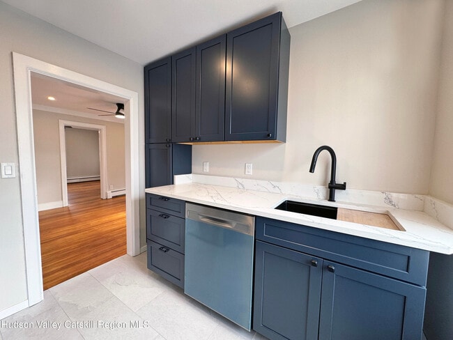 Building Photo - 340 Main St