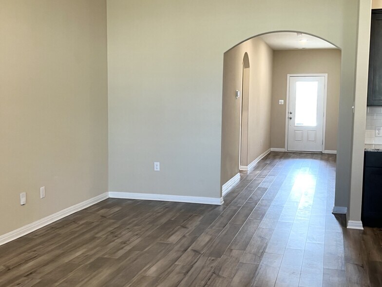 Building Photo - 252 Enchanted Way