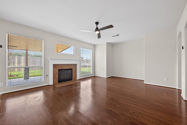 Building Photo - 14335 Plum Springs Dr