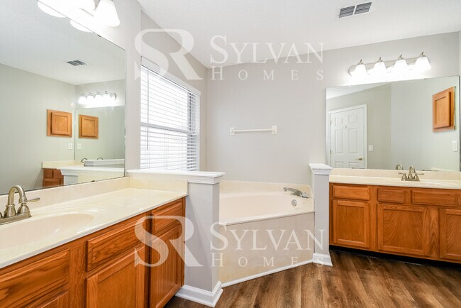 Building Photo - Experience the Lifestyle awaiting you!