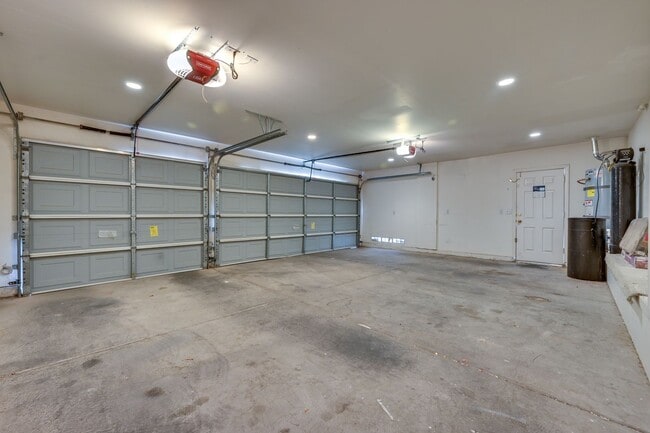 Building Photo - SE!! 4 Bedrooms!! Single Story!! NO HOA!! 3 Car Garage!!! Pool!!! Spa!!! RV Parking!!! Low mainte...