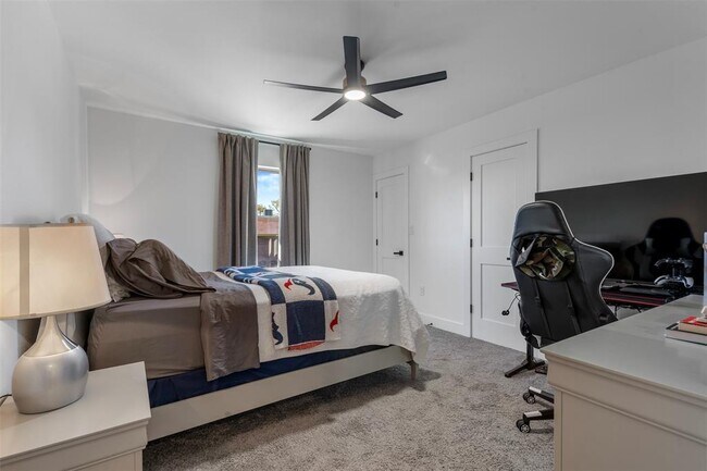Building Photo - 10811 Greenwillow Dr