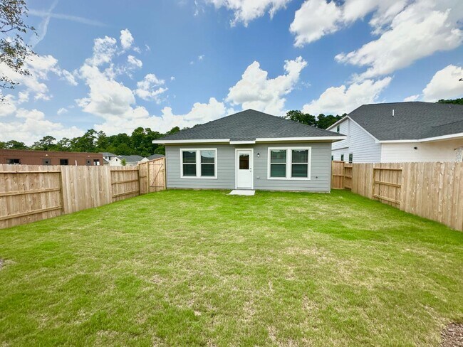 Building Photo - 12164 Ridge Top Dr