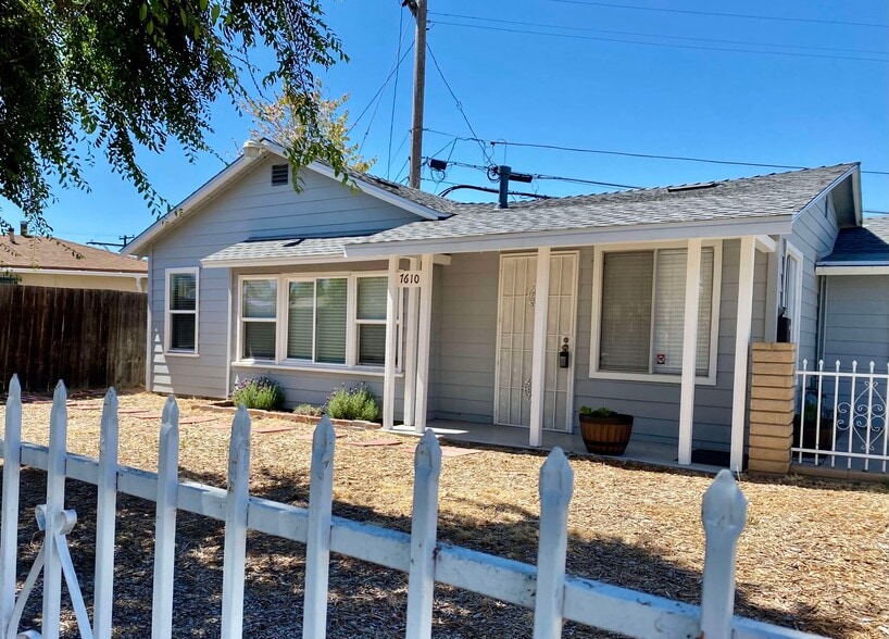 Cute house connected on one side - 7610 Lansing Dr