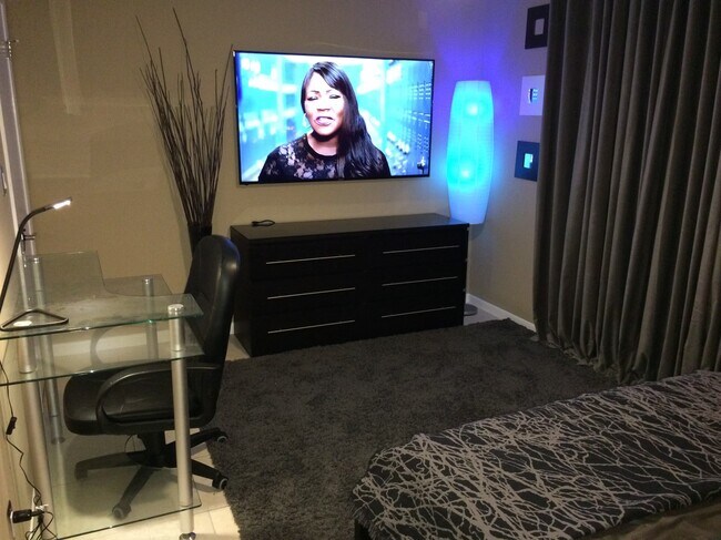 Building Photo - 201 Desoto St