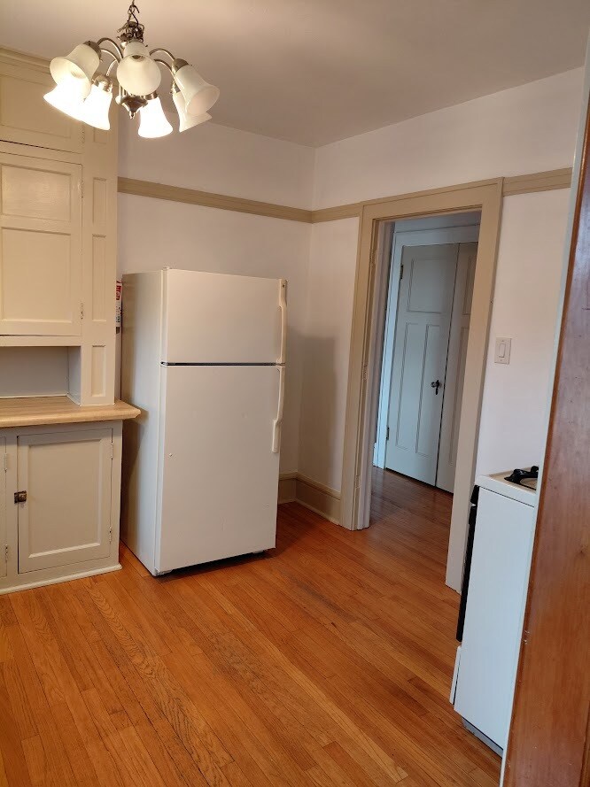 Building Photo - 4552 W Wells St