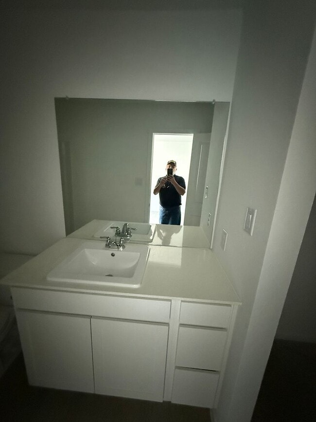 Building Photo - Tres Laurels-Wellton