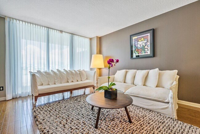 Building Photo - 1500 Ocean Dr