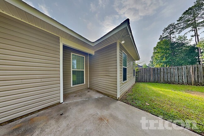 Building Photo - 2124 Sylvan Lake Dr
