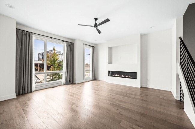 Building Photo - Stunning 3BE/3.5BA brownstone in the heart of historic Germantown!