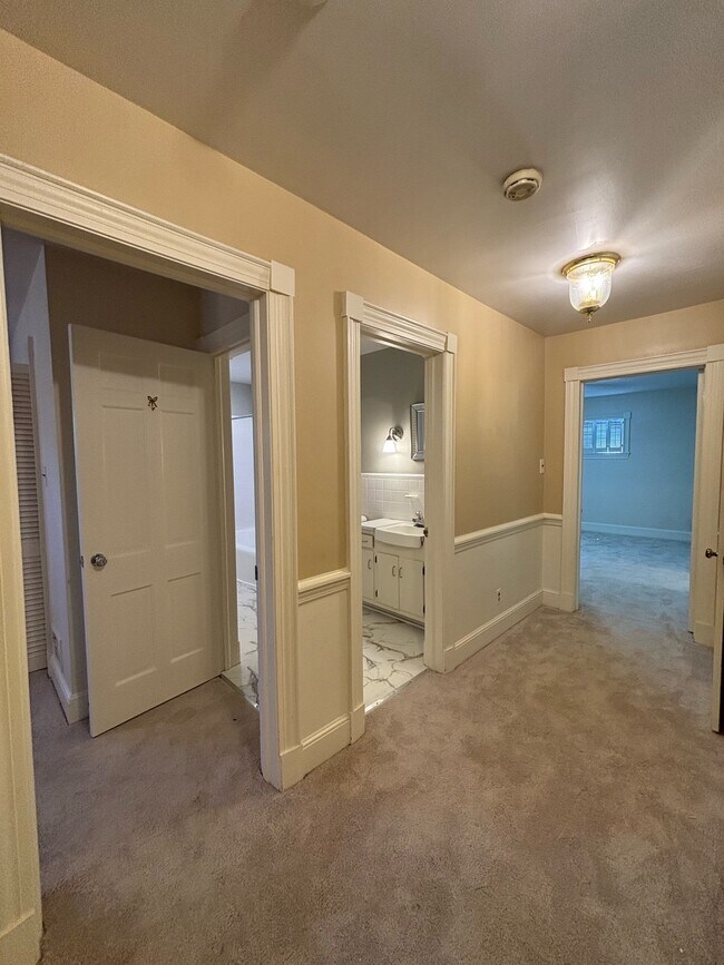 Building Photo - 1513 Raeford Rd