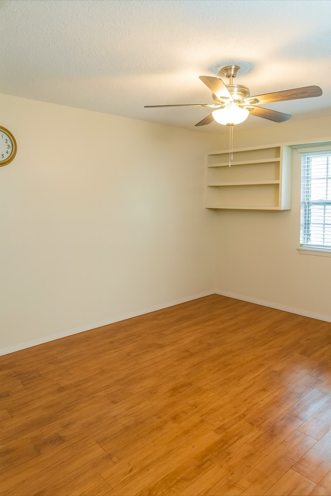 Building Photo - Harligen #5