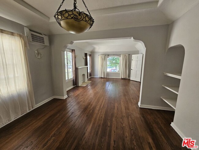 Building Photo - 1135 Cardiff Ave