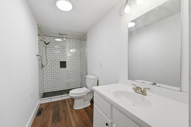 Building Photo - 303 Blount St