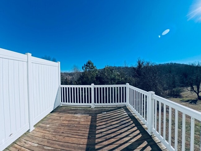 Building Photo - New Duplex Townhouse in Bedford