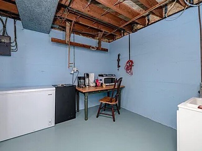 Building Photo - Marvelous 4 Bed 2.5 Bath House In Quarry H...