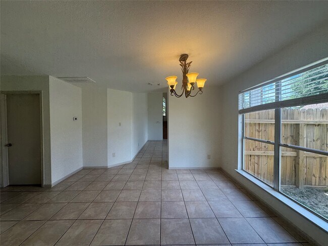 Building Photo - 6810 Creek Village Dr
