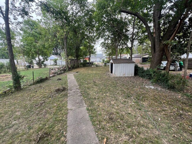 Building Photo - 3719 Kahlert Ave