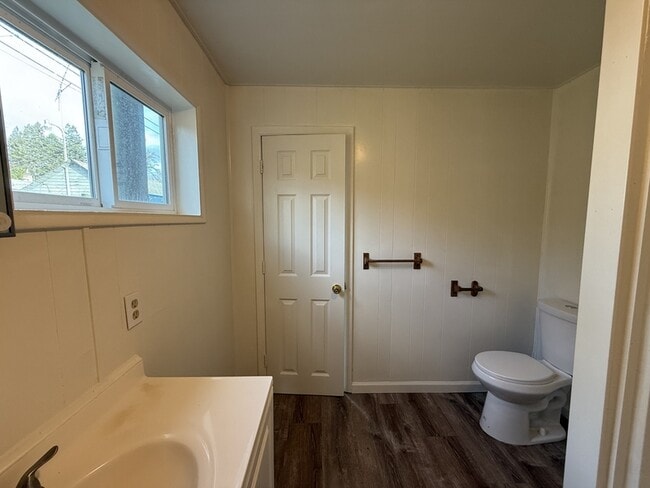 Building Photo - 328 SE Lane Ave