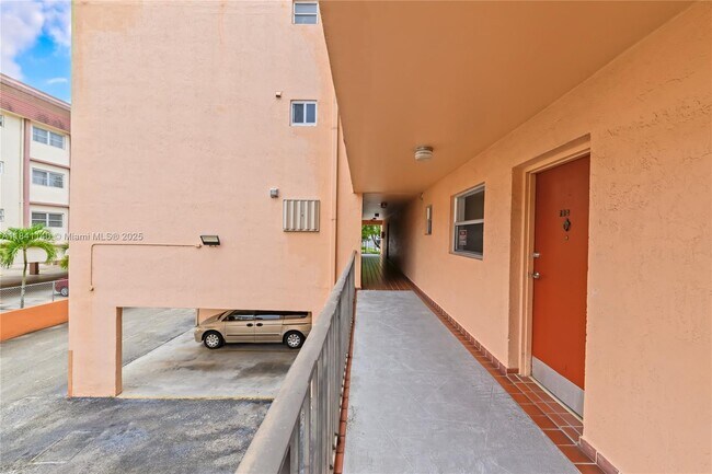 Building Photo - 325 NW 72nd Ave