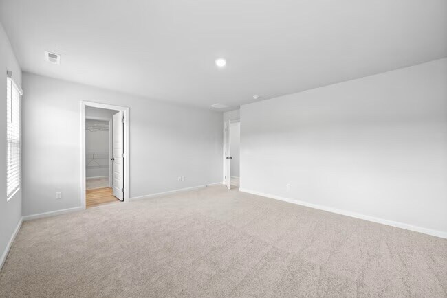 Building Photo - 1247 Ross Farms Blvd