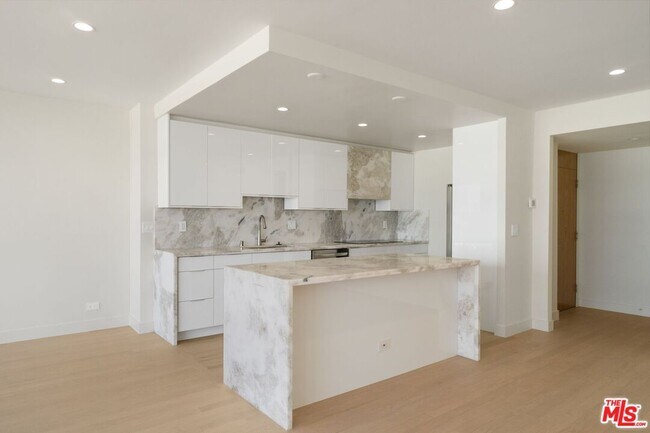 Building Photo - 2222 Ave of the Stars