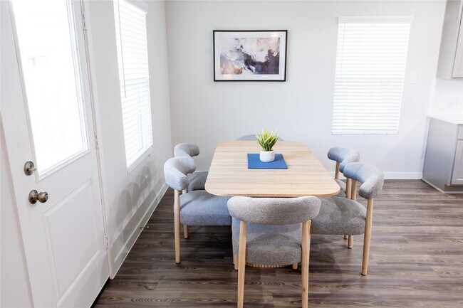 Building Photo - 211 Brazen Forest Trl