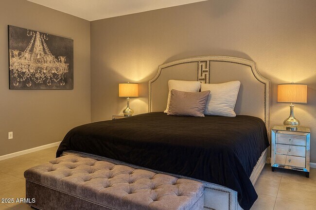 Building Photo - 8100 E Camelback Rd