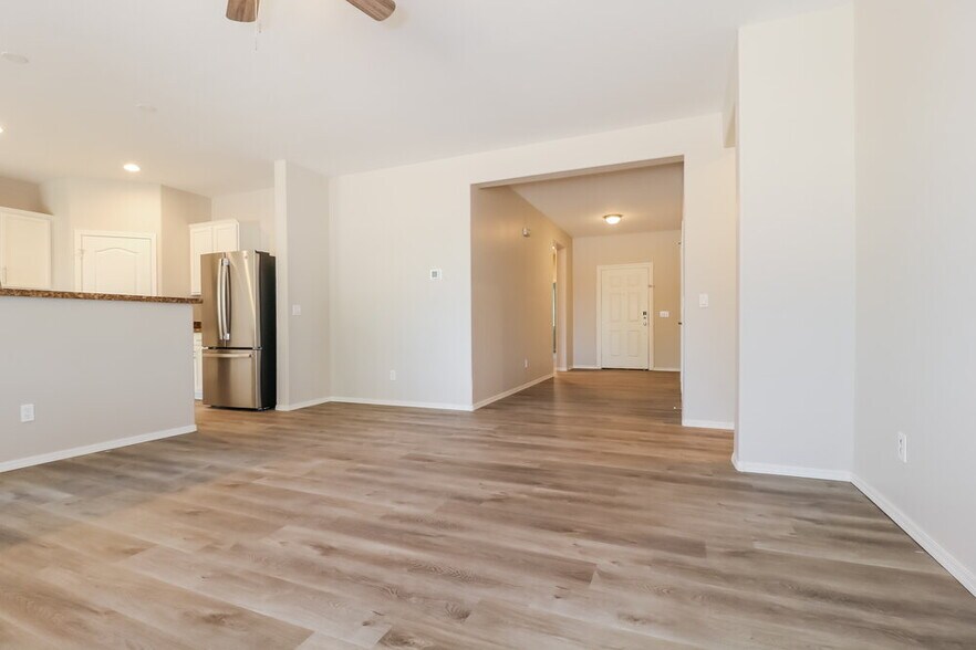 Building Photo - 7415 S 253rd Dr